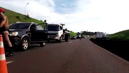 PRE aborda veículos e faz vistoria detalhada na PRc-467