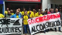 Trabajadores de planta avilesina se concentran frente a sede del PSOE en Oviedo