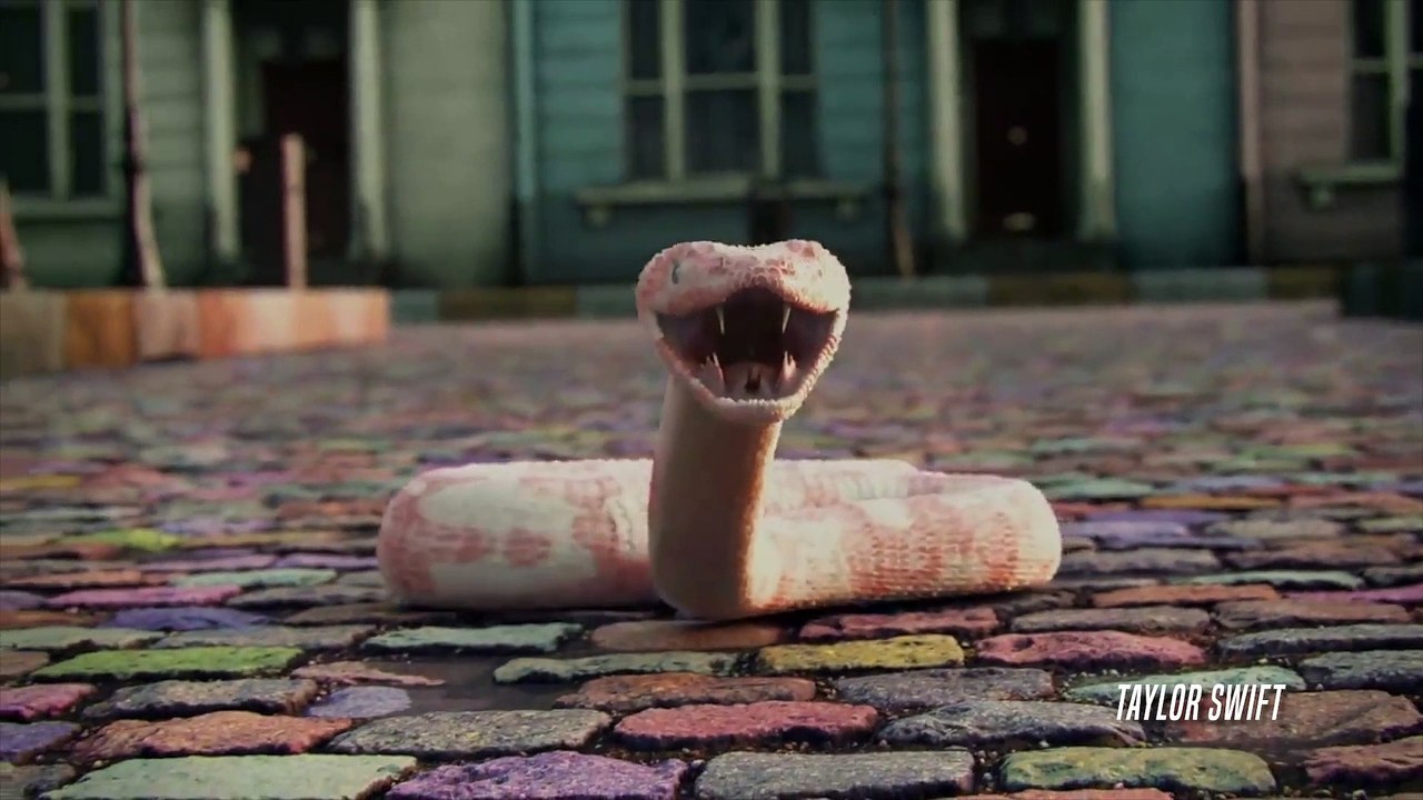Taylor Swift Snake Clip