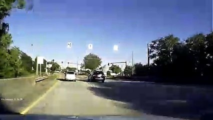 Un policier grille un feu c'est le drame