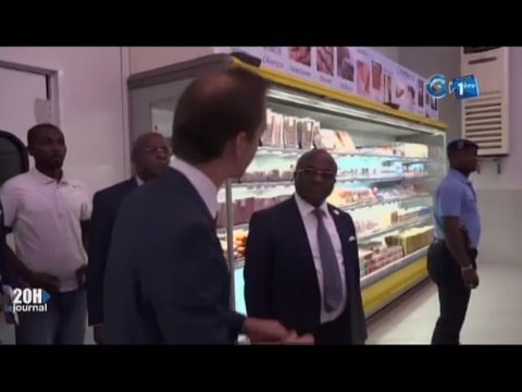 RTG/Le ministre du commerce effectue une visite au super marché Sangel afin de renforcer le partenariat avec les responsables du dit super marché