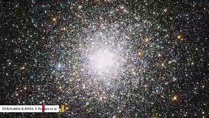 Скачать видео: Hubble Captures Hundreds Of Thousands Of Stars In Crowded Cluster