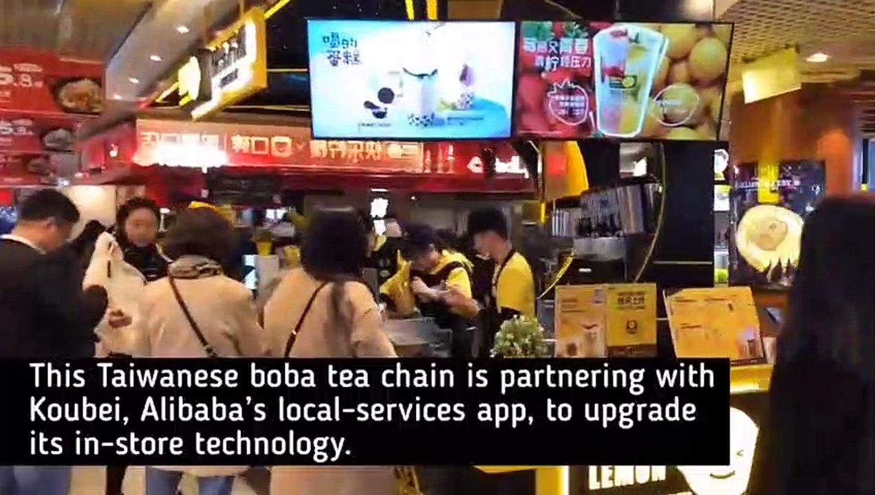 Koubei's Robotic Arm Mixing Handmade Boba Tea in China