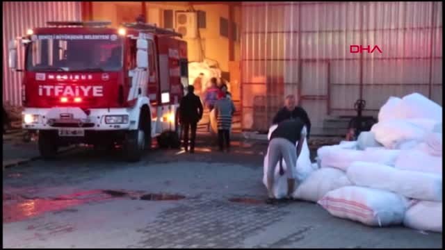 Denizli'de Tekstil Fabrikası Yanıyor