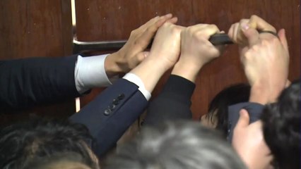 극한대치 '동물국회'...'패스트트랙'  어디로 / YTN
