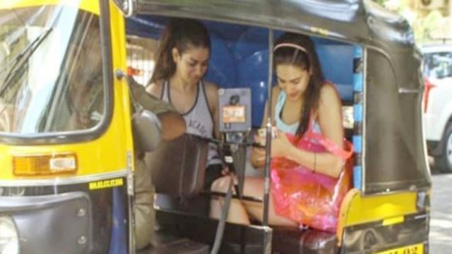 Sara Ali Khan takes auto ride for her gym session with friend; Check Out | FilmiBeat