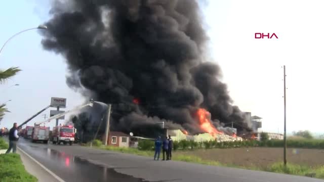 Denizli'de Tekstil Fabrikası Alev Alev Yanıyor