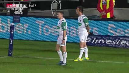 Sevu Reece des Crusaders fait voler Kwagga Smith des Lions