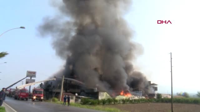 Denizli'de Tekstil Fabrikası Alev Alev Yanıyor