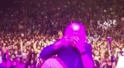 Cahit Berkay sahnede neden ağladı