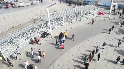 İstanbul- -Taksim Meydanı'nda "Fotoğrafımı Paylaştın" Kavgası