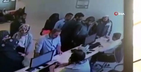 سوري يضرب موظف سوري