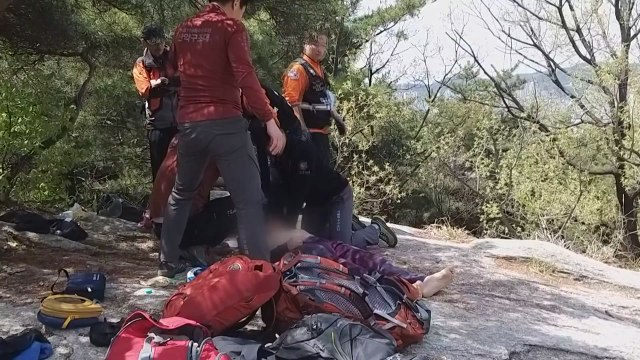북한산에서 50대 등산객 헬기 구조 / YTN