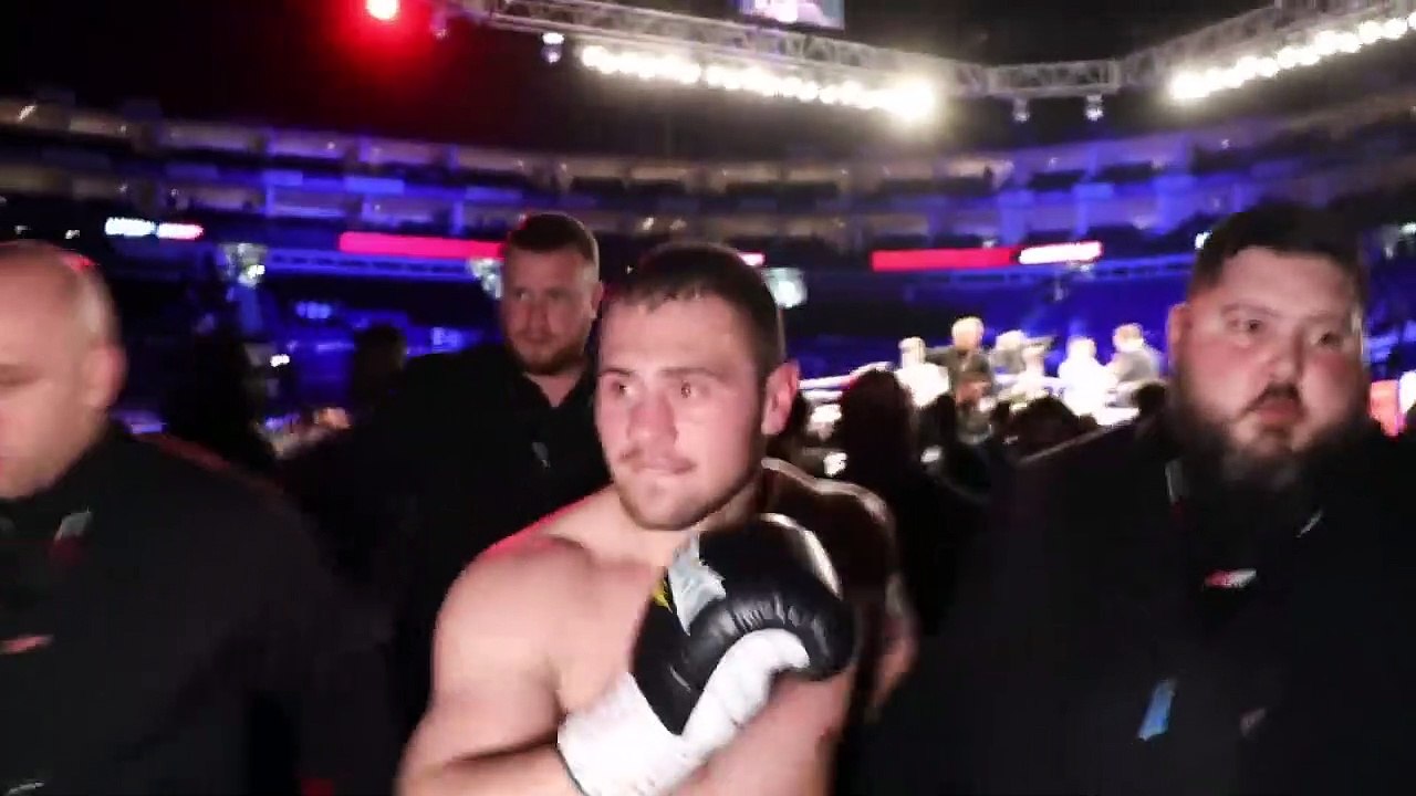 'GET YOUR MONEY OUT EDDIE' - WAR RHINO! - DAVE ALLEN KNOCKS OUT LUCAS BROWNE WITH BRUTAL BODY SHOT