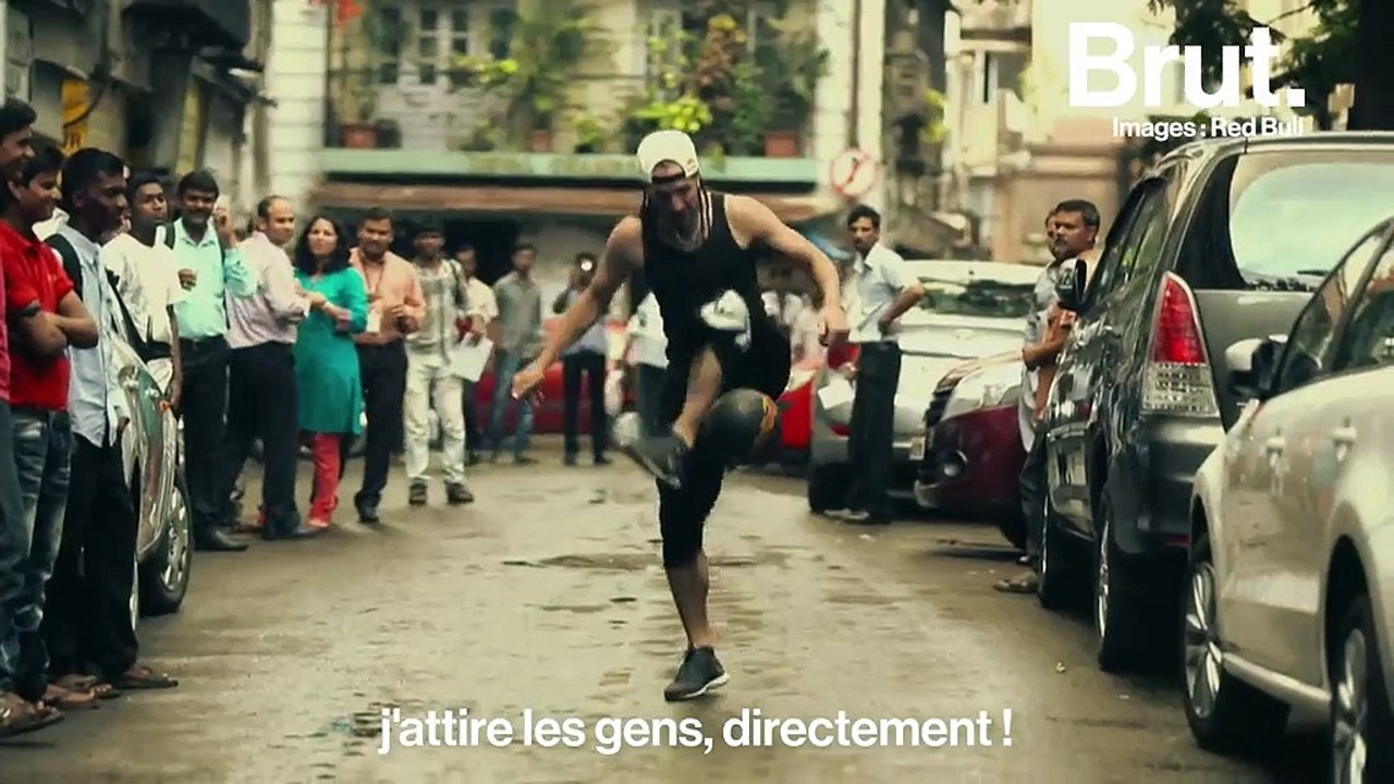 "On a oublié l'essence du football", estime Séan Garnier, champion du monde de foot freestyle