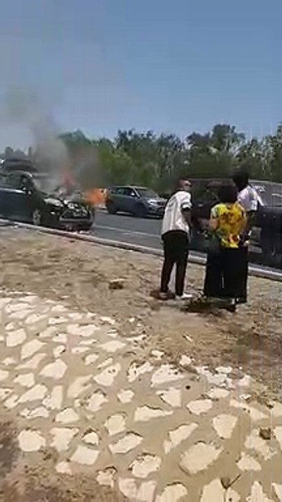 Urgent: Une voiture prend feu sur le péage