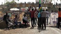 السودانيون يواصلون اعتصامهم أمام مقرّ القيادة العامة للجيش في الخرطوم