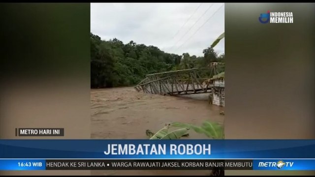 Jembatan Ponton Roboh Diterjang Luapan Sungai Musi