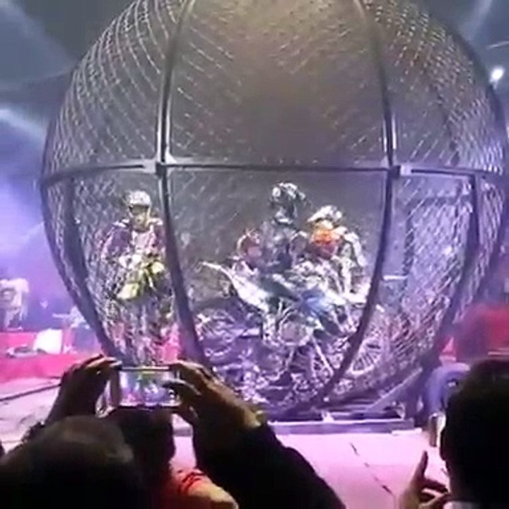 Moto Show in Cage