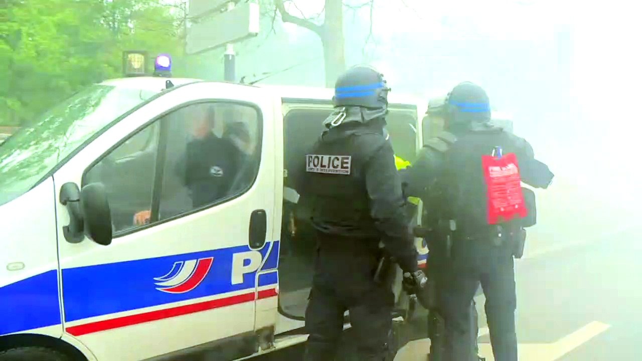 'Gelbwesten' demonstrieren gemeinsam mit Gewerkschaftern