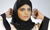 عارضة أزياء سعودية تهاجم فتاة أرادت تصوير زوجها!