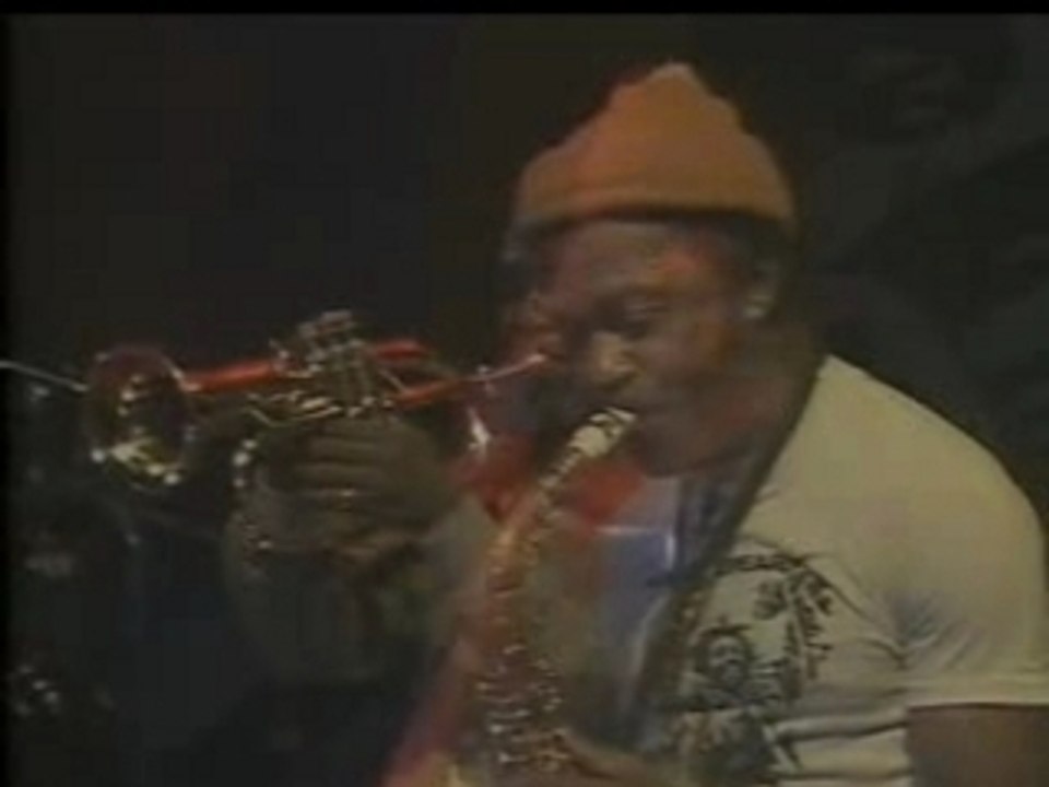 Burning spear & Mutabaruka -(Live at Reggae Sunsplash '82)