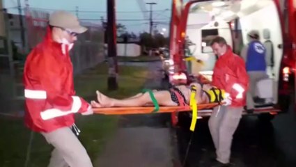 Mulher é socorrida após ser agredida pelo ex