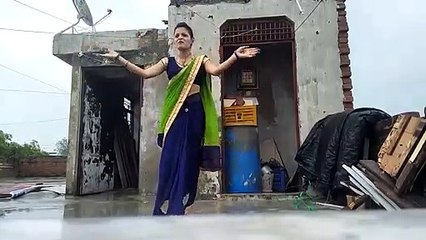 Dance for cute ladi with tarriss