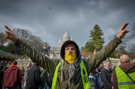 Yellow fever: The 'gilets jaunes' and the mainstream media | The Listening Post (Feature)