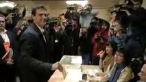 Albert Rivera vota y pide acudir a las urnas para lograr 