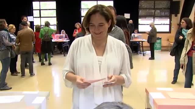 Colau pide votar este 28A para para defender la misma idea de la democracia
