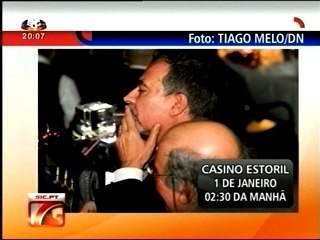 Porque é que o fez, sabendo que havia jornalistas na sala?