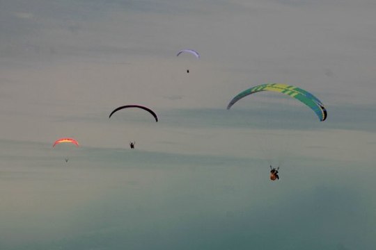 Kayak Bitti, Göl Manzaralı Yamaç Paraşütü Başladı