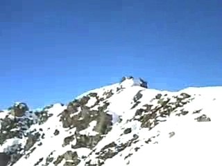 1 noir sur les pistes de ski c'est beau non  lol