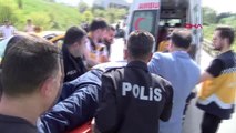 Sancaktepe'de Taksi ile Otomobil Kafa Kafaya Çarpıştı 3 Yaralı