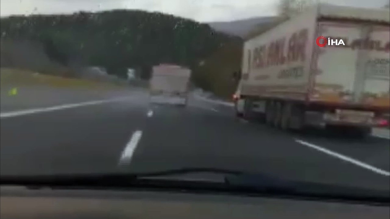 Lastiği patlayan kamyon seyir halindeyken alev topuna döndü