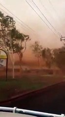 Tempête de sable impressionnante digne d'une fin du monde