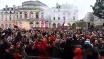Un clapping de folie place de la mairie !