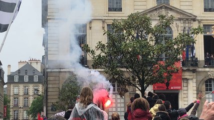 Une immense foule en joie salue ses joueurs