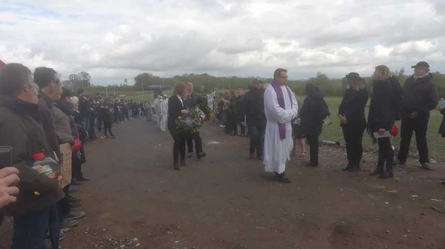 Les opposants à Clarebout organisent les funérailles de Frameries, Mons et Quévy