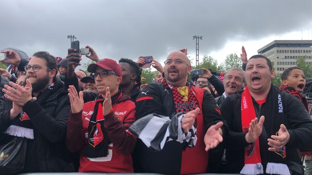 La rencontre entre joueurs et supporters à l’esplanade Charles de Gaulle
