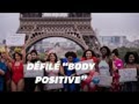 Des mannequins grande taille défilent au Trocadéro contre les diktats de la mode