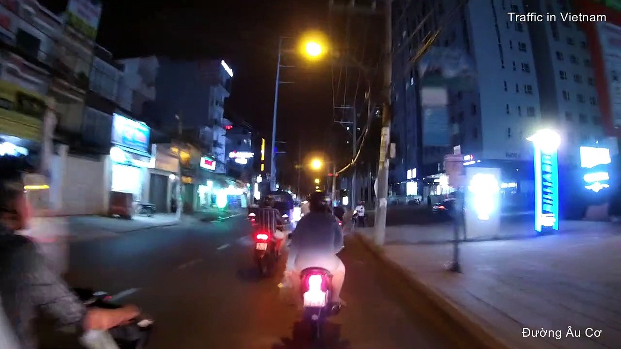 Đường Âu Cơ đêm