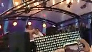 Lil Kleine afgekapt op Kingsland Festival Amsterdam, Smijt microfoon