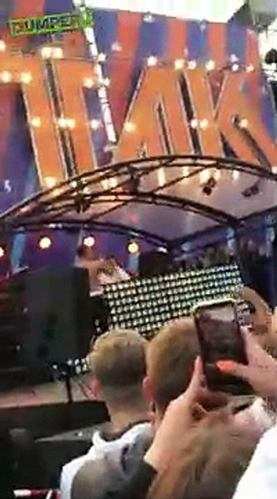 Lil Kleine afgekapt op Kingsland Festival Amsterdam, Smijt microfoon