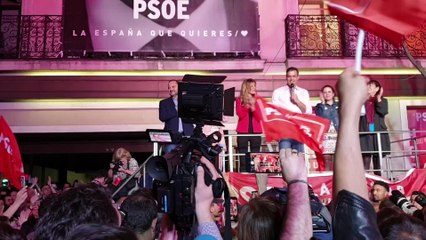 Pedro Sánchez celebra su victoria en Ferraz