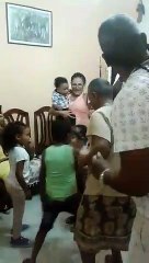 A sus 90 años y como baila 