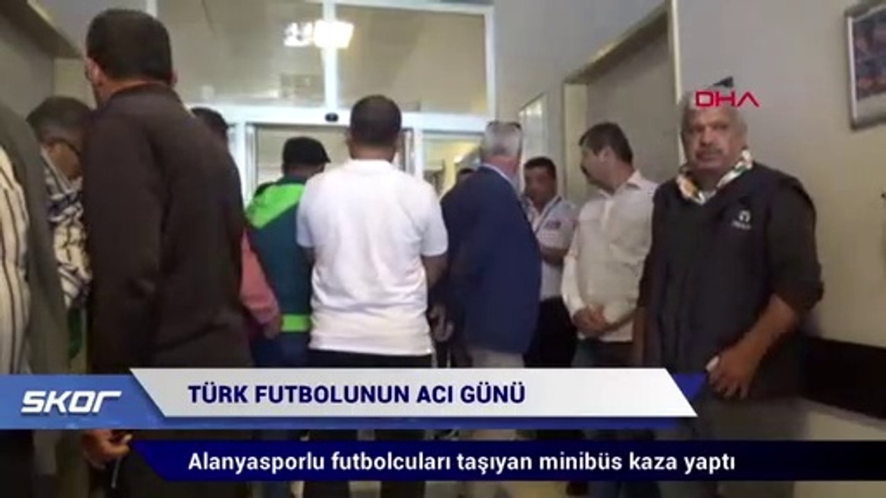 Aytemiz Alanyasporlu futbolcuları taşıyan minibüs kaza
