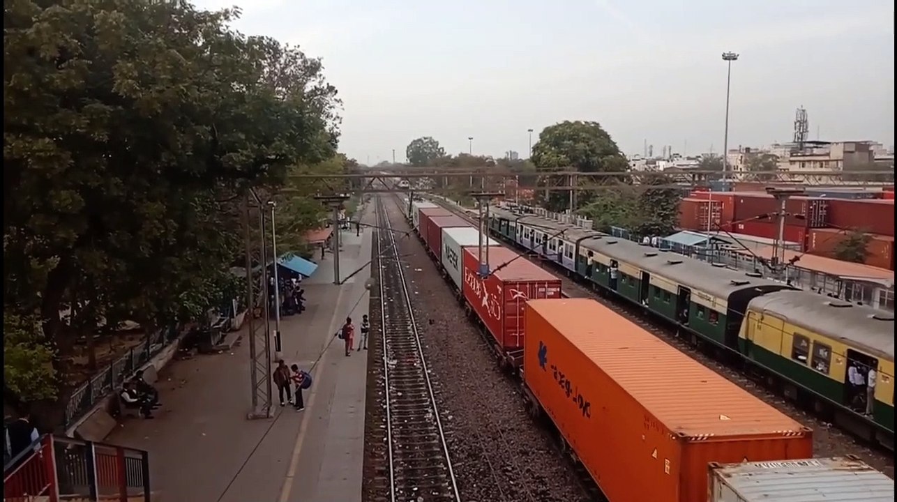 Amazing view of Rajdhani Express Passing between 2 train's