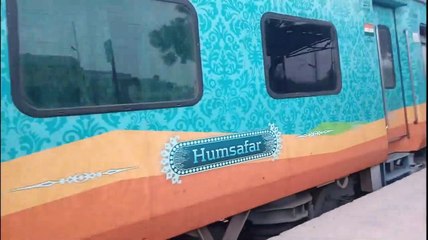 Humsafar Express & EMU Departure same time